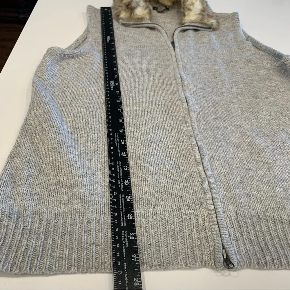 Eddie Bauer grey wool blend zippered vest sweater with faux fur collar. Size XXL